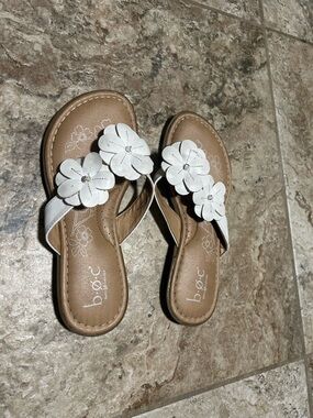 b.o.c. White Floral Applique Slide Sandals
